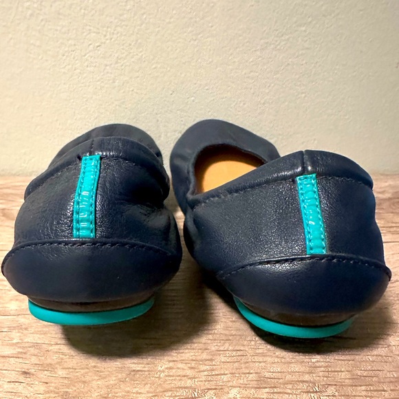 Women’s Tieks Navy blue flats - Picture 4 of 6